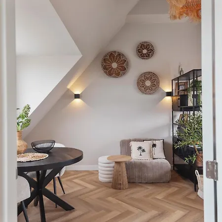 Short At 68 Gasthuis Zandvoort