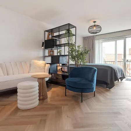 Short At 68 Πανσιόν 3*